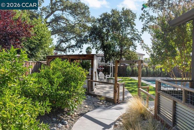 1122 Juanita Dr, Lafayette, CA 94595