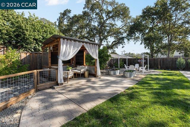 1122 Juanita Dr, Lafayette, CA 94595