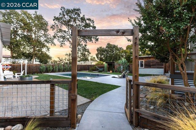 1122 Juanita Dr, Lafayette, CA 94595