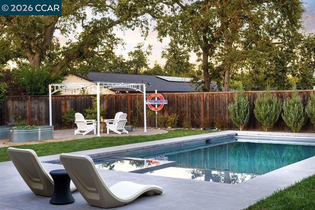 1122 Juanita Dr, Lafayette, CA 94595