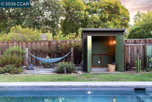 1122 Juanita Dr, Lafayette, CA 94595