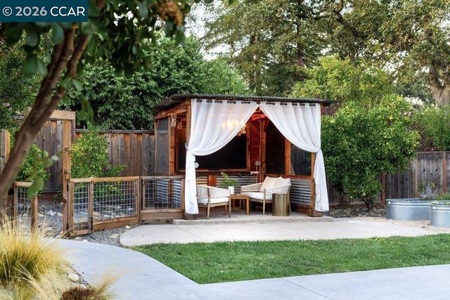 1122 Juanita Dr, Lafayette, CA 94595