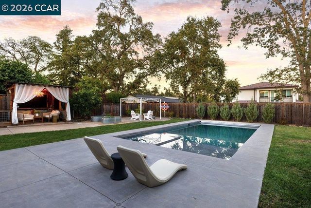 1122 Juanita Dr, Lafayette, CA 94595