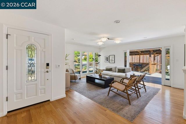 1122 Juanita Dr, Lafayette, CA 94595