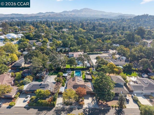1122 Juanita Dr, Lafayette, CA 94595