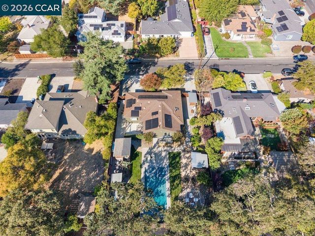 1122 Juanita Dr, Lafayette, CA 94595
