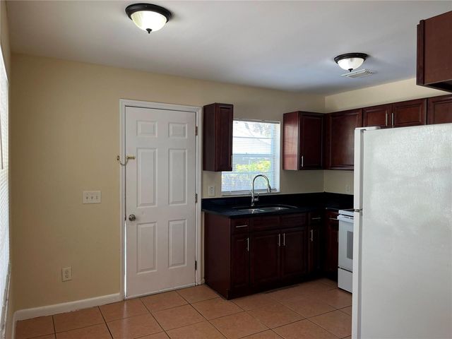 300 ORANGE AVENUE B, Longwood, FL 32750