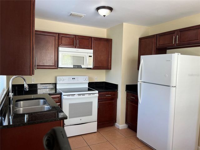 300 ORANGE AVENUE B, Longwood, FL 32750