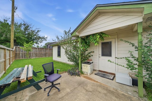 305 Peach Street, Tomball, TX 77375