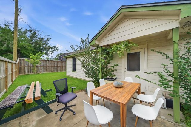 305 Peach Street, Tomball, TX 77375