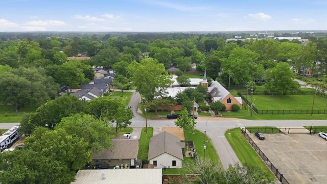 305 Peach Street, Tomball, TX 77375