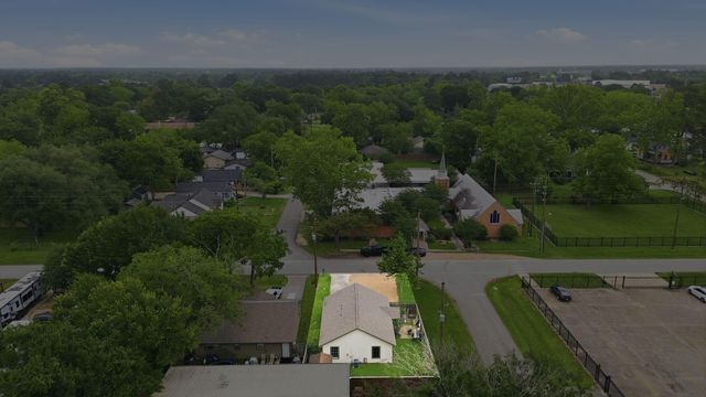 305 Peach Street, Tomball, TX 77375