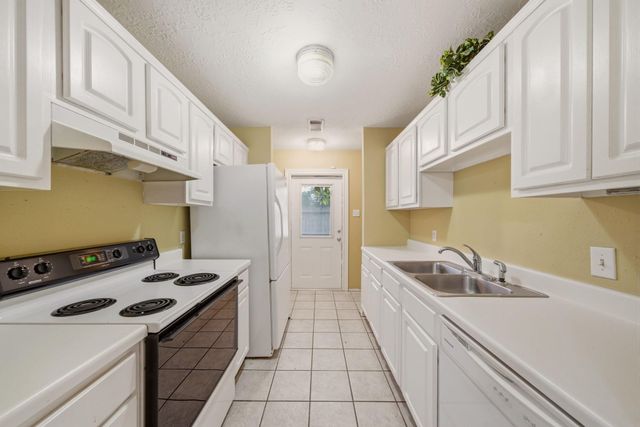 305 Peach Street, Tomball, TX 77375