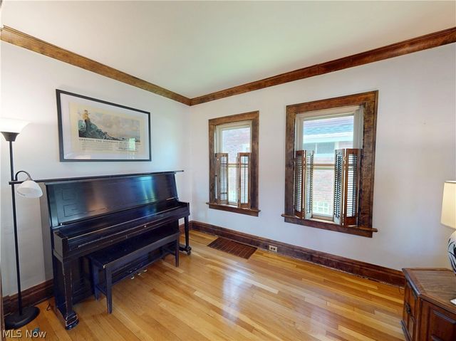 2151 Overbrook Avenue, Lakewood, OH 44107