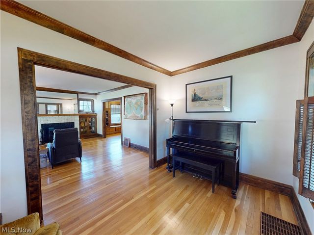 2151 Overbrook Avenue, Lakewood, OH 44107