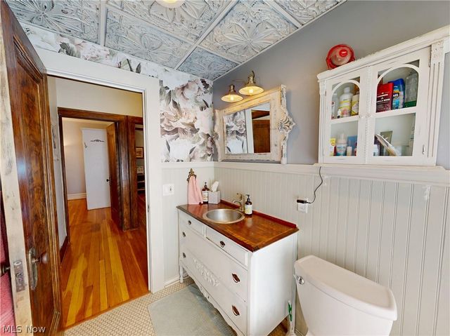 2151 Overbrook Avenue, Lakewood, OH 44107