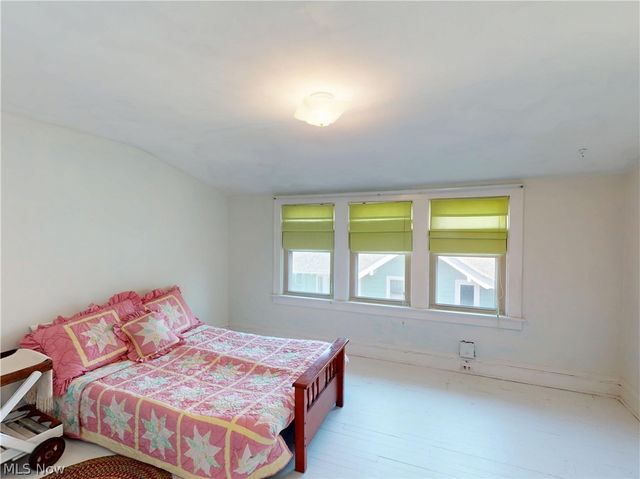 2151 Overbrook Avenue, Lakewood, OH 44107