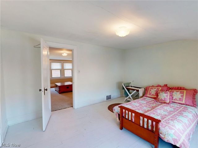 2151 Overbrook Avenue, Lakewood, OH 44107