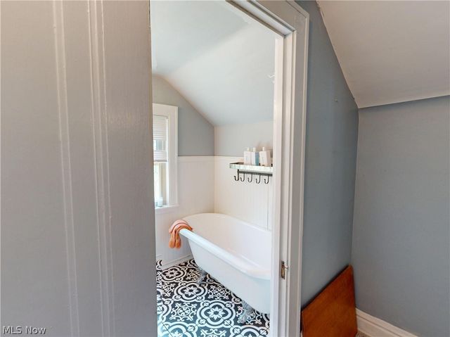 2151 Overbrook Avenue, Lakewood, OH 44107