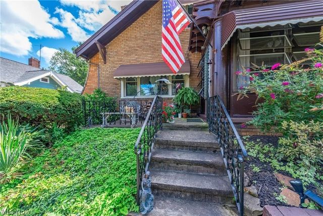 2151 Overbrook Avenue, Lakewood, OH 44107