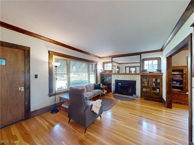 2151 Overbrook Avenue, Lakewood, OH 44107