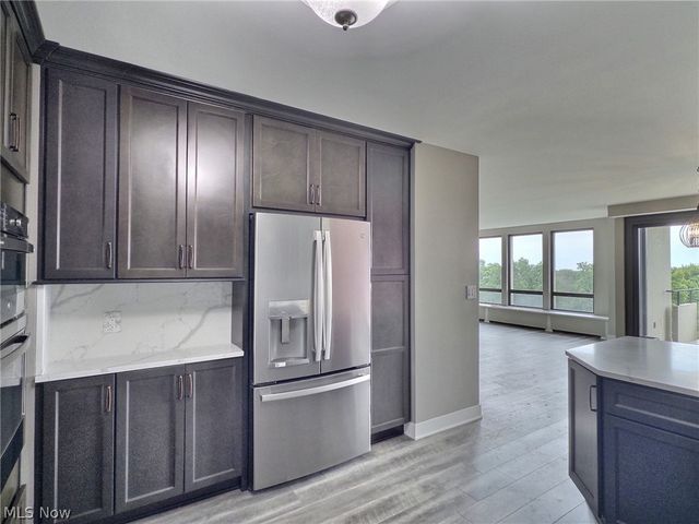 1 Bratenahl Place 802, Bratenahl, OH 44108