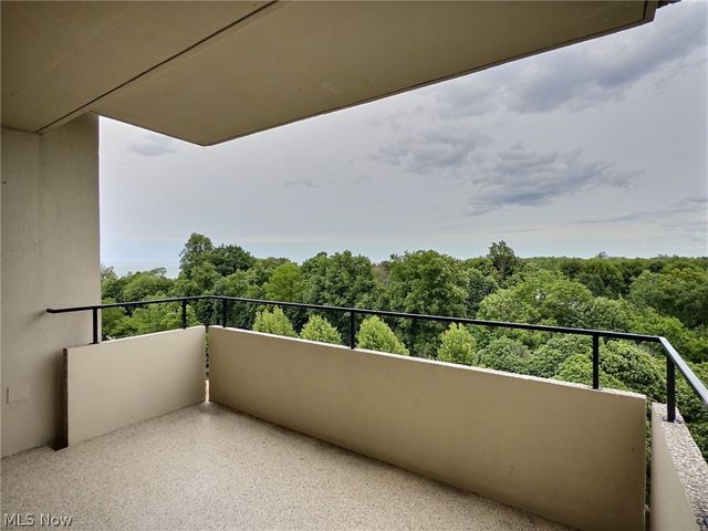 1 Bratenahl Place 802, Bratenahl, OH 44108