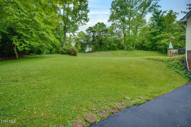 122 Margo Drive, Johnson City, TN 37601