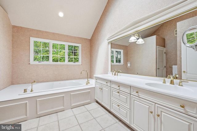 58 BORTONS RD, Marlton, NJ 08053