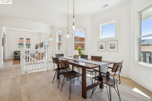 4440 Howe St, Oakland, CA 94611