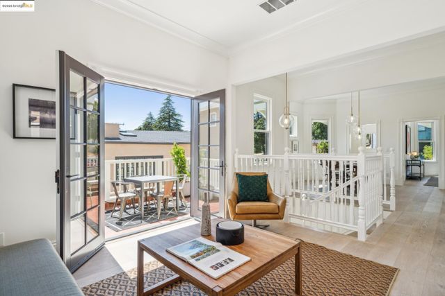 4440 Howe St, Oakland, CA 94611