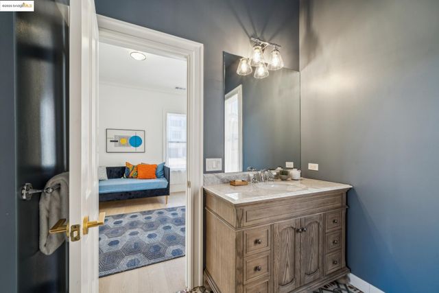 4440 Howe St, Oakland, CA 94611