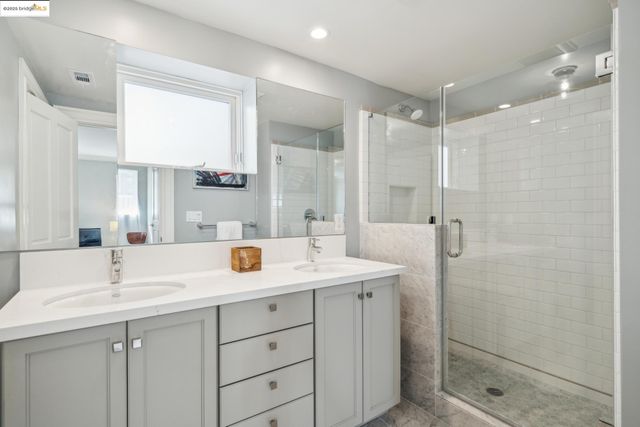 4440 Howe St, Oakland, CA 94611