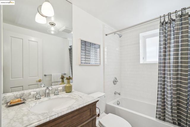 4440 Howe St, Oakland, CA 94611