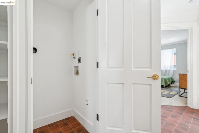 4440 Howe St, Oakland, CA 94611