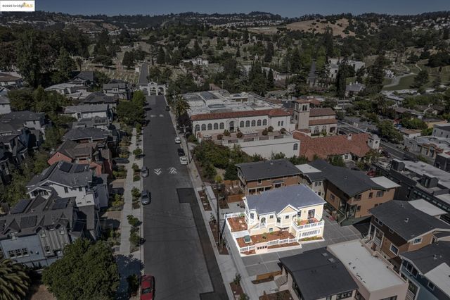 4440 Howe St, Oakland, CA 94611