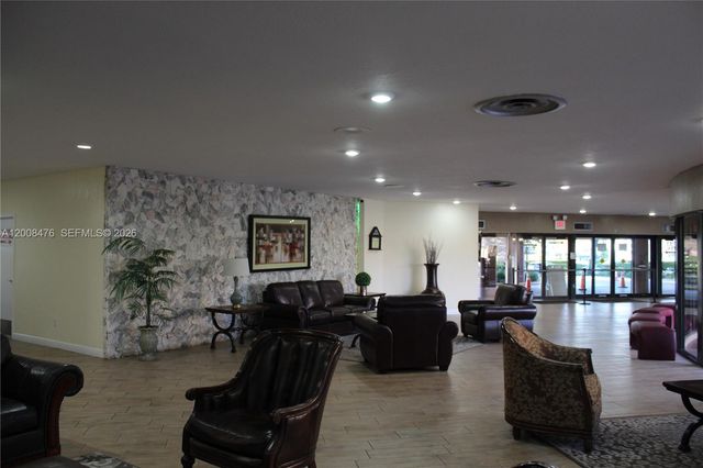 9480 Sunrise Lakes Blvd 204, Sunrise, FL 33322
