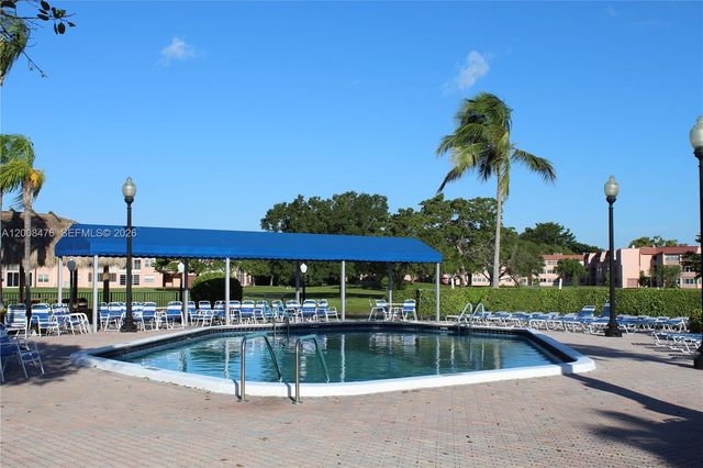 9480 Sunrise Lakes Blvd 204, Sunrise, FL 33322