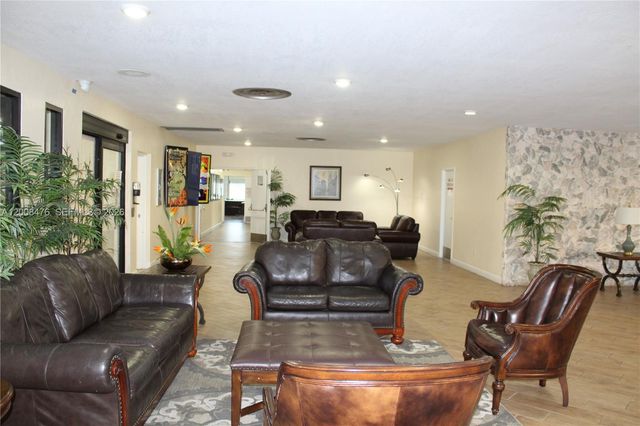 9480 Sunrise Lakes Blvd 204, Sunrise, FL 33322