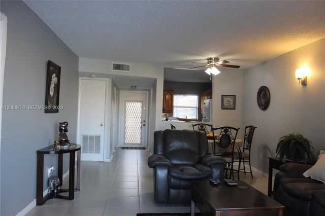 9480 Sunrise Lakes Blvd 204, Sunrise, FL 33322