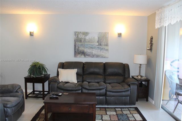 9480 Sunrise Lakes Blvd 204, Sunrise, FL 33322