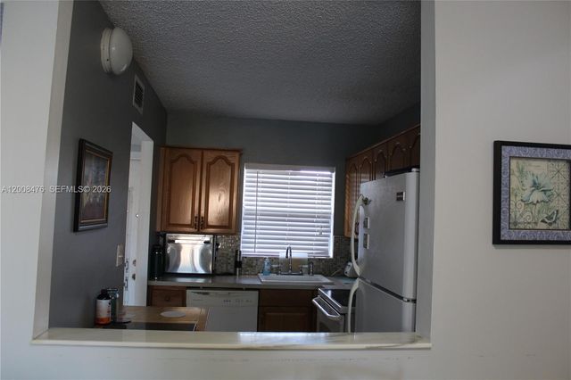 9480 Sunrise Lakes Blvd 204, Sunrise, FL 33322