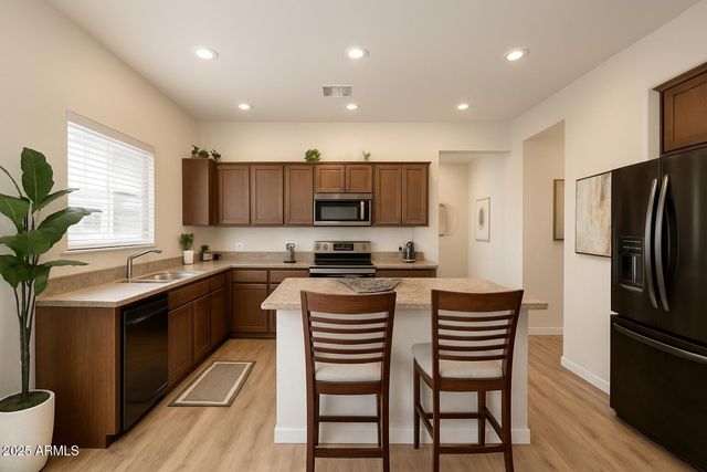 1193 W DESERT HOLLOW Drive, San Tan Valley, AZ 85143