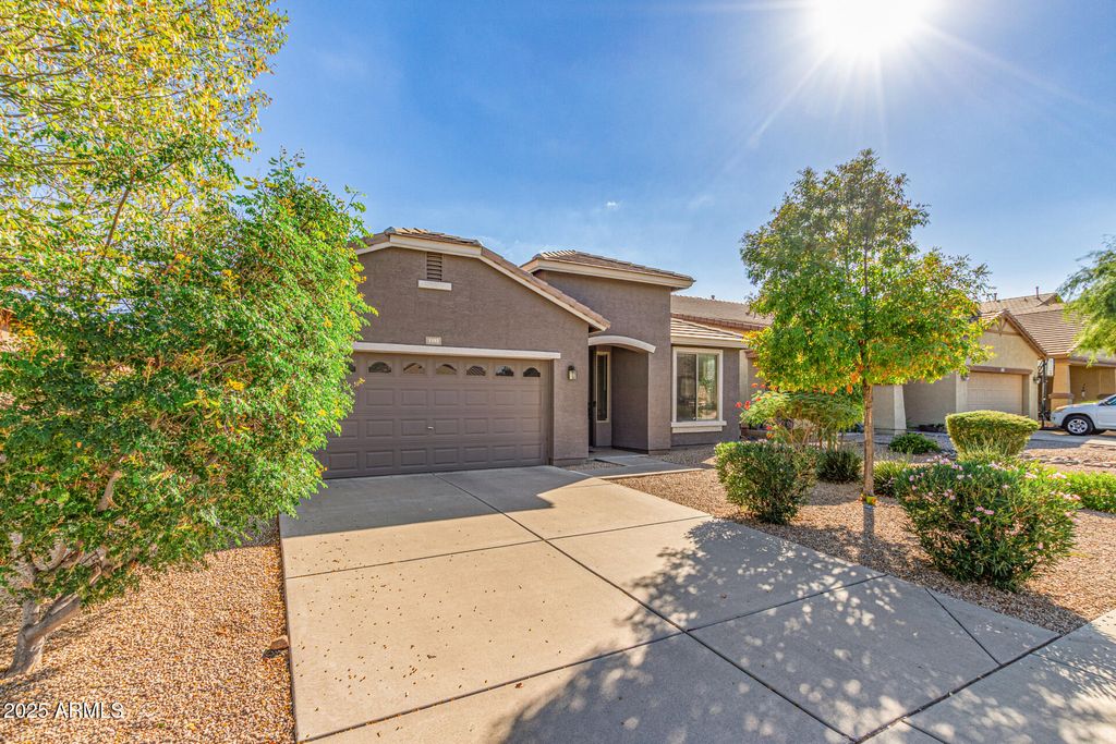 1193 W DESERT HOLLOW Drive, San Tan Valley, AZ 85143
