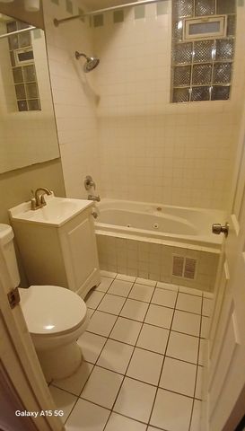 1430 E 69th Street 1S, Chicago, IL 60637