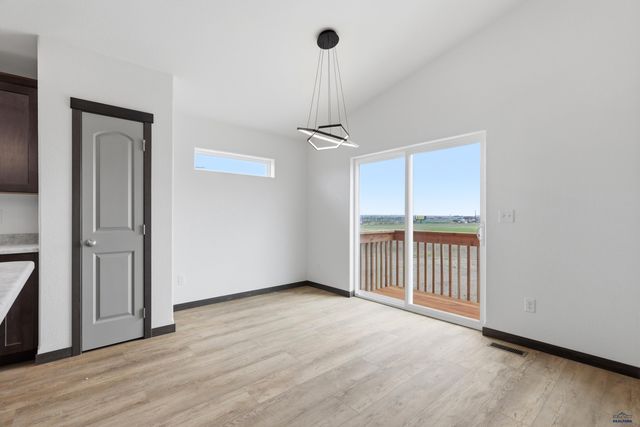 526 DENALI DR, Box Elder, SD 57719