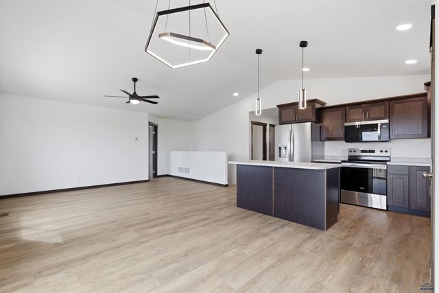 526 DENALI DR, Box Elder, SD 57719