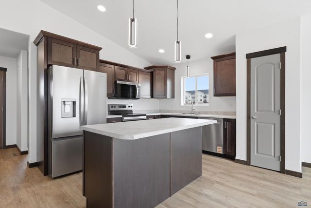 526 DENALI DR, Box Elder, SD 57719