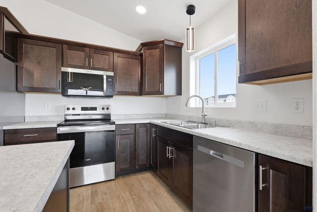 526 DENALI DR, Box Elder, SD 57719