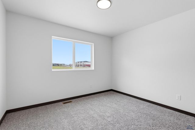 526 DENALI DR, Box Elder, SD 57719